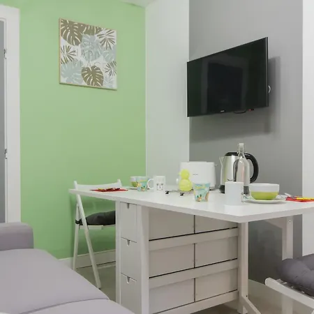 Sweethome - Zola Daire *