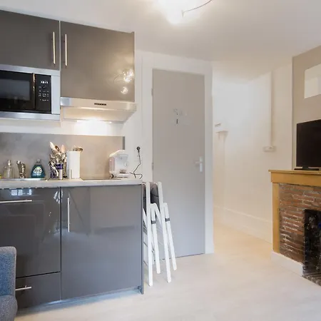 Sweethome - Zola Daire *